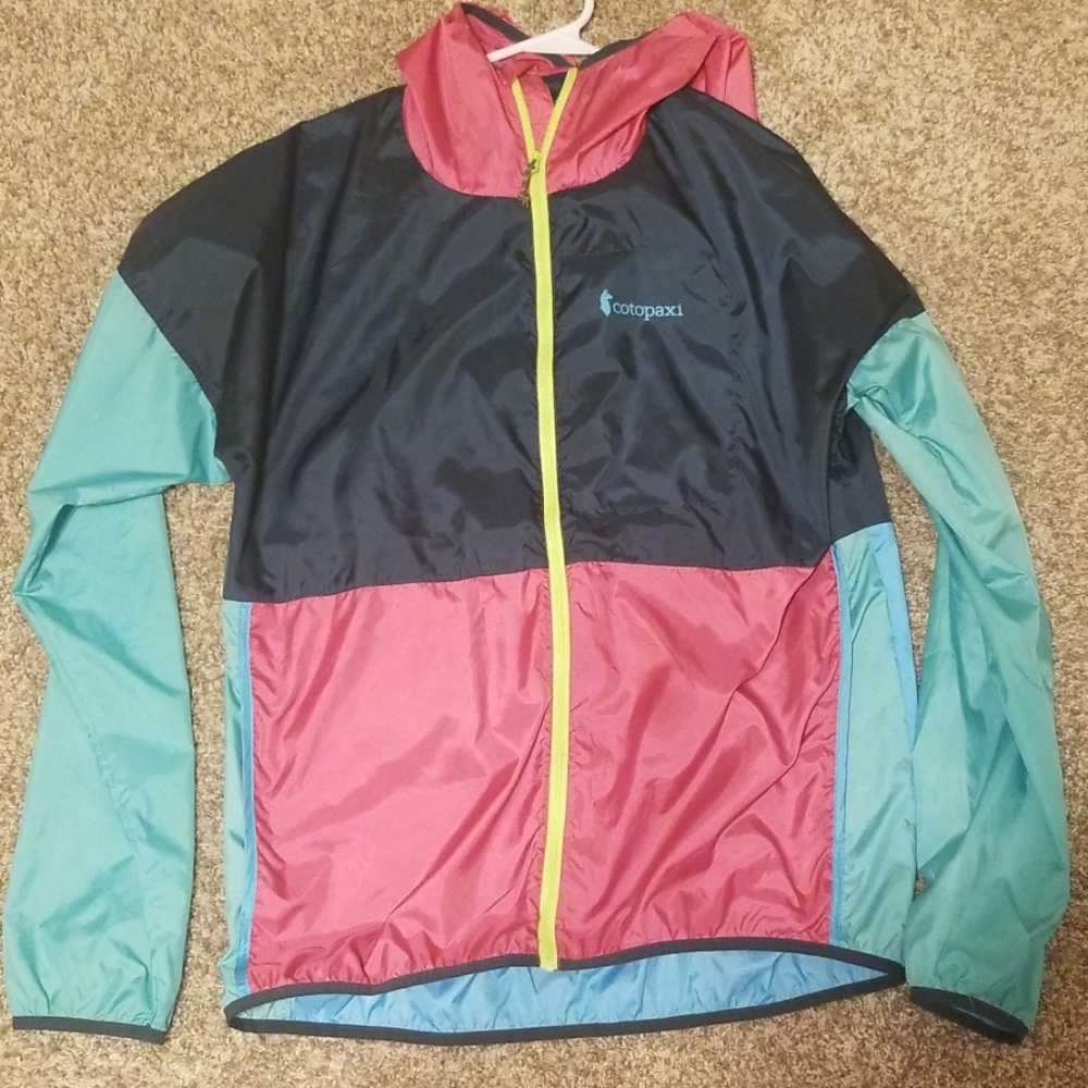 Cotopaxi Teca windbreaker